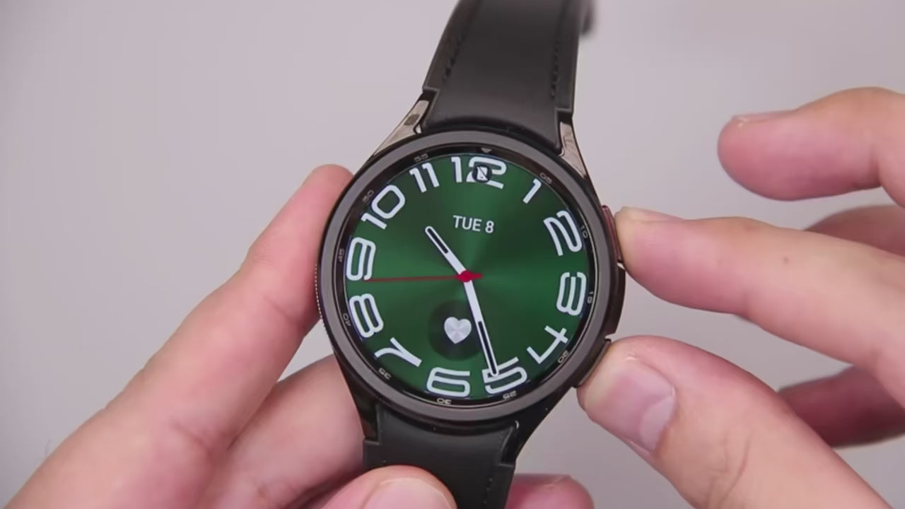 Video demonstration showing a Garmin Forerunner 245 smartwatch being fitted with an AXYON® tempered glass screen protector, highlighting installation steps, 9H hardness protection, and clarity benefits.